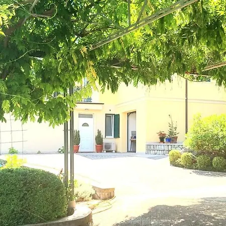 Suzi, Sea View, Free Private Parking