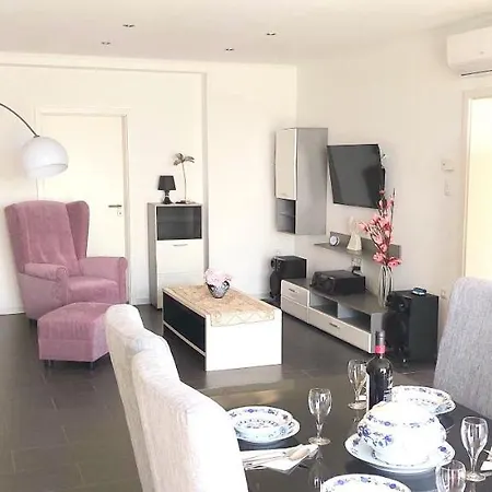 Suzi, Sea View, Free Private Parking Opatija