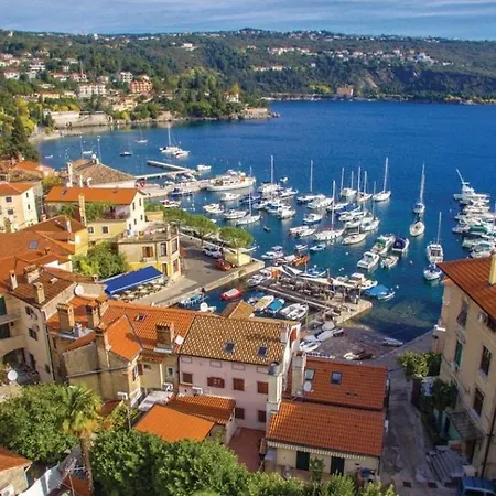 Suzi, Sea View, Free Private Parking Apartment Opatija